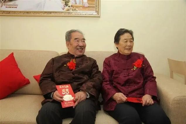 梦见老头老太太结婚的深层寓意解析