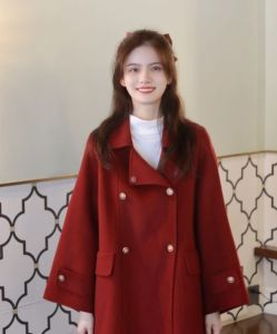 中年女性红色穿搭秘籍：显年轻气质，跟着胡可学搭配