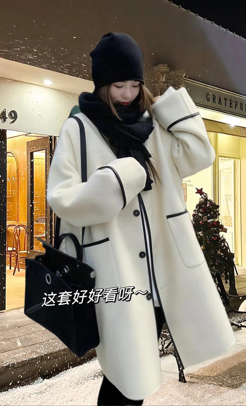 冬日白韵：白色服饰女生的独特魅力探秘