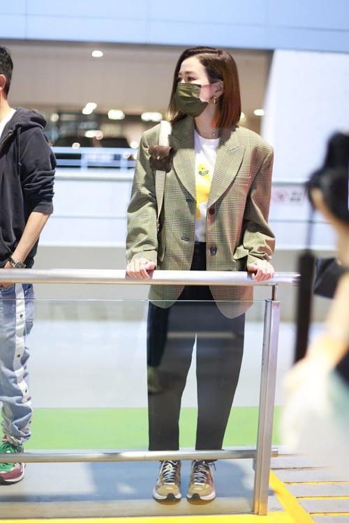 中性打扮女生误解：变态标签背后的真相