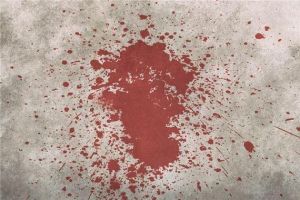 女人梦到血：梦境中的吉凶与象征