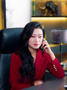 杨沫：包办婚姻中的爱情追寻与成长