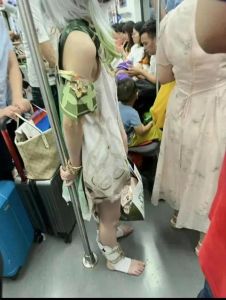 穿衣风格与性格密码：探索自我名片背后的心理学
