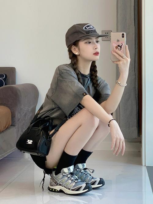 酷女孩时尚宣言：穿出自我，独特性格魅力