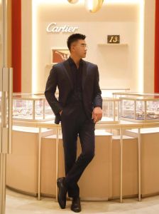 男士西装：经典服饰背后的性格密码与时尚态度