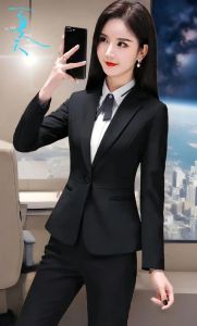 西装控：自信女性的时尚宣言