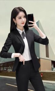 西装穿搭秘籍：职场精英与女性眼中的魅力之道