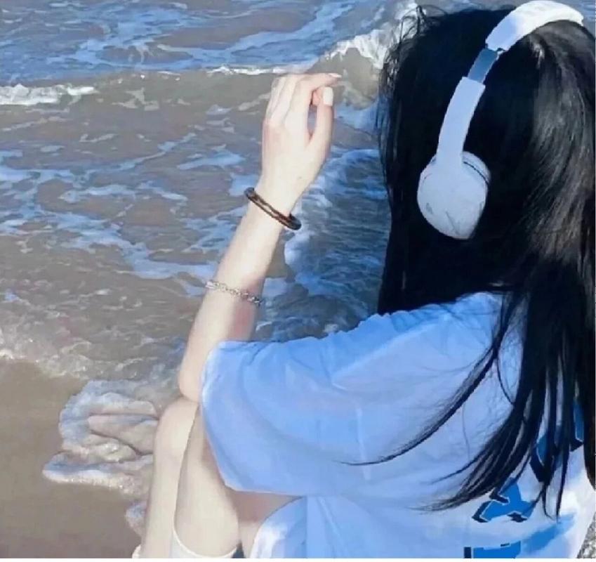 女生偏爱蓝色背后的性格与生活态度