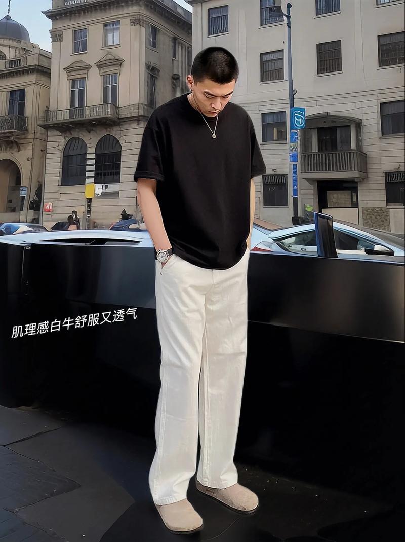 白色裤子穿搭秘诀：释放个性与时尚魅力