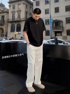 白色裤子穿搭秘诀：释放个性与时尚魅力