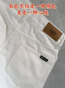 女性偏爱白色的心理密码与情感联结