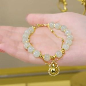女士招财转运首饰指南：美丽加分，好运同行