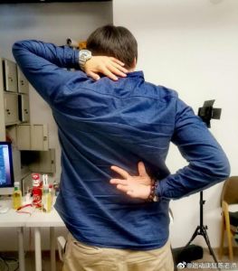 左手抬不起：肩部疾病成因与预防指南