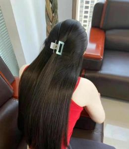 梦境解析：乌黑浓密头发背后的深层含义