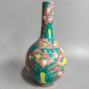 素三彩瓷器：唐代瑰宝，故宫新藏艺术之旅