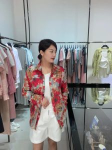 素衣高贵灵魂：简朴生活下的深刻内涵