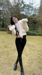 都市智慧之光：深邃女性的独特魅力