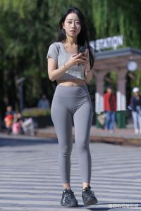 男性视角：紧身裤的审美密码与文化魅力