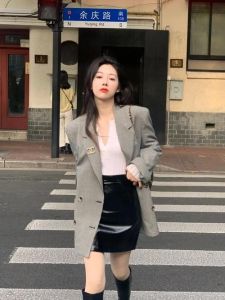 冬日裙装女性的时尚密码