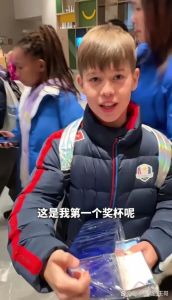孩子频繁笑闹：原因与应对策略