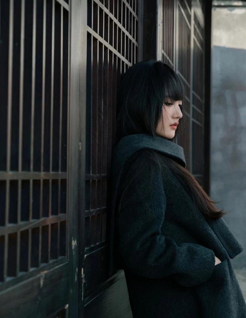 独来独往女性：独立魅力与内心世界探索