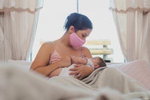 梦见生孩喂奶寓意解析事业情感财运启示