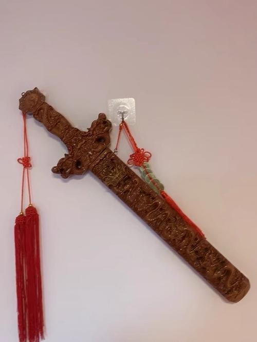 家中剑风水奥秘：摆放禁忌与好运指南