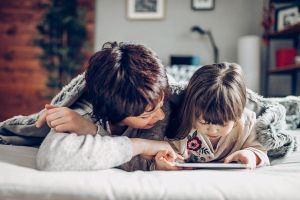 打造孩子安全感：情绪稳定与爱的力量