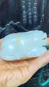 玉饰招财旺夫秘籍：如何挑选吉祥玉石？