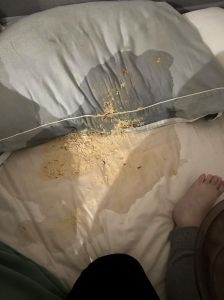 梦境解码：呕吐物预示，心理启示与前行方向