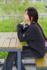 孤僻女生爱情解码：独特魅力与挑战之旅