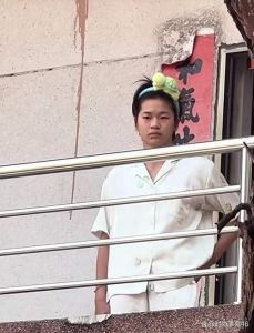 板着脸人：性格解析与相处之道