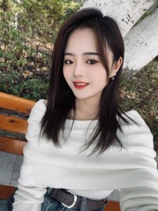 美丽微笑背后的秘密：独立女性的内心世界探析
