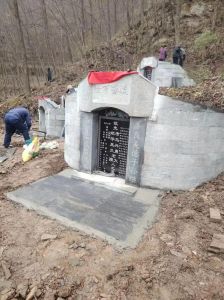 十年坟习俗：传统与现代的平衡之道