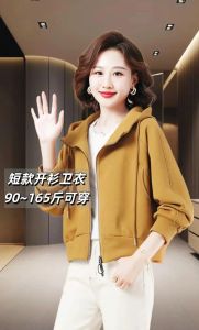 40岁冬季卫衣穿搭：连帽or宽松，哪个减龄又时尚？