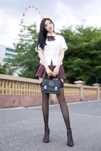 女性偏爱裙子的多重魅力解析