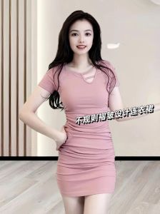 女性保守着装：稳重魅力与自信之道