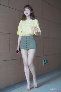 短裙魅力女性心理与社会文化奥秘