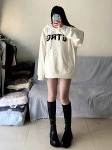 中年女性卫衣穿搭指南：优雅不幼稚，秋季新风尚