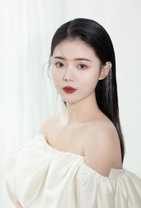 美的双重面纱：明艳VS清冷，解码你的风格密码