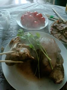 女人梦坐席未食的深层含义与生活启示