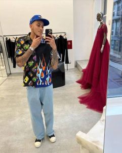 驾驭时尚风格：明星穿搭秘籍，打造个人魅力