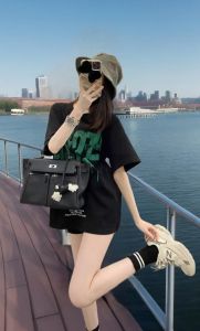 时尚女生魅力穿搭气质，生活态度的完美融合