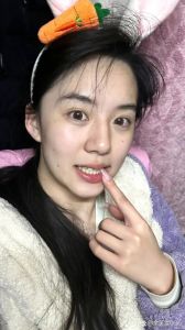 30+女性素颜美秘诀：早睡早起+护肤+心态！