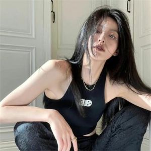 高冷女神魅力解析：酷酷女生的独特吸引力