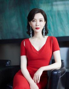 品味女人：独立自主，优雅智慧，照亮人生之路