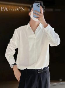 白衬衫穿搭秘籍：日常与职场完美转换