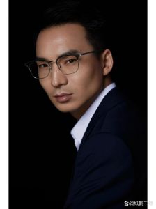 男性形象焦虑：心理动因与平衡之道