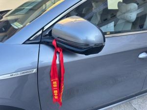 新车挂红布技巧全解：平安吉祥的喜庆仪式！
