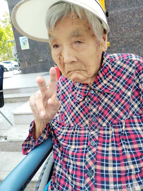 胡慧冲61岁突病 珍惜健康别留憾 胡慧冲61岁突病 珍惜健康别留憾